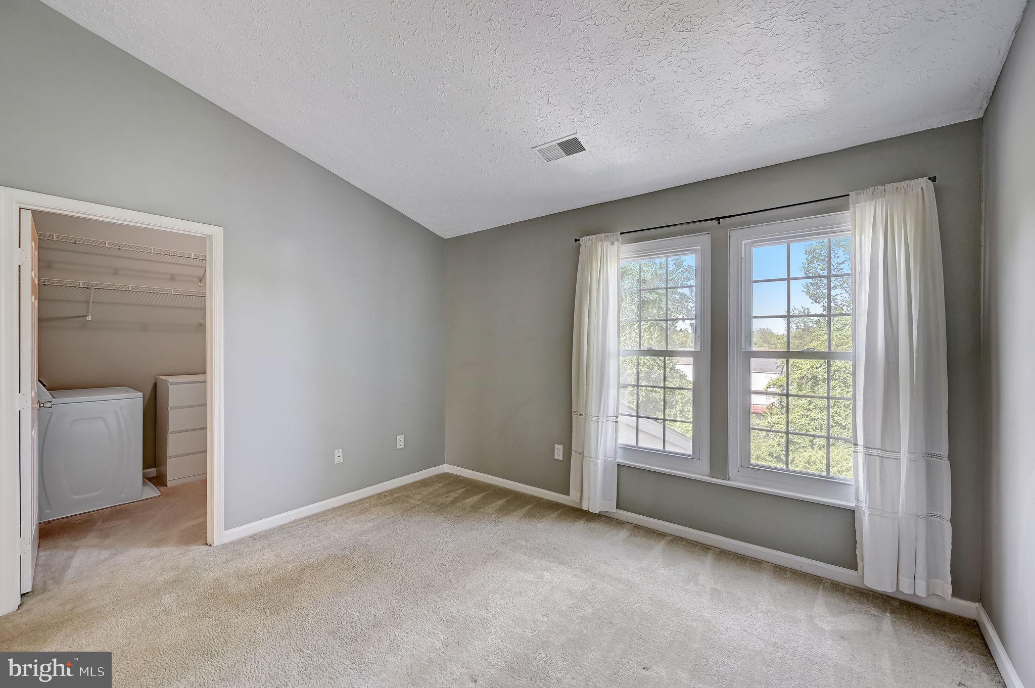 CONSTANT FRIENDSHIP - Residential