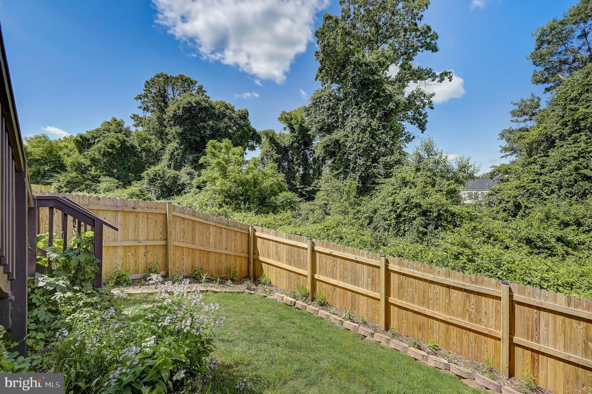 CONSTANT FRIENDSHIP - Residential