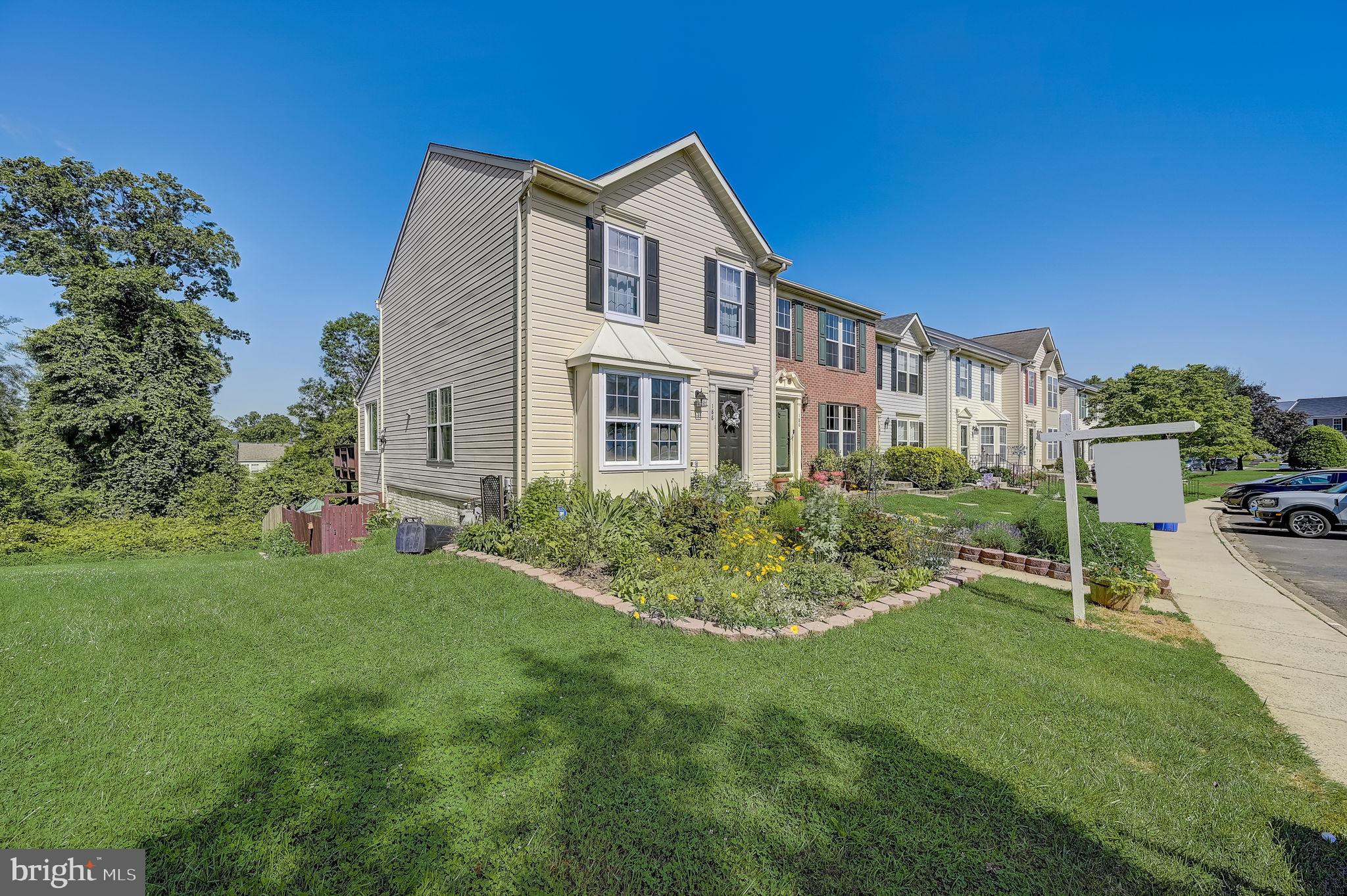 CONSTANT FRIENDSHIP - Residential