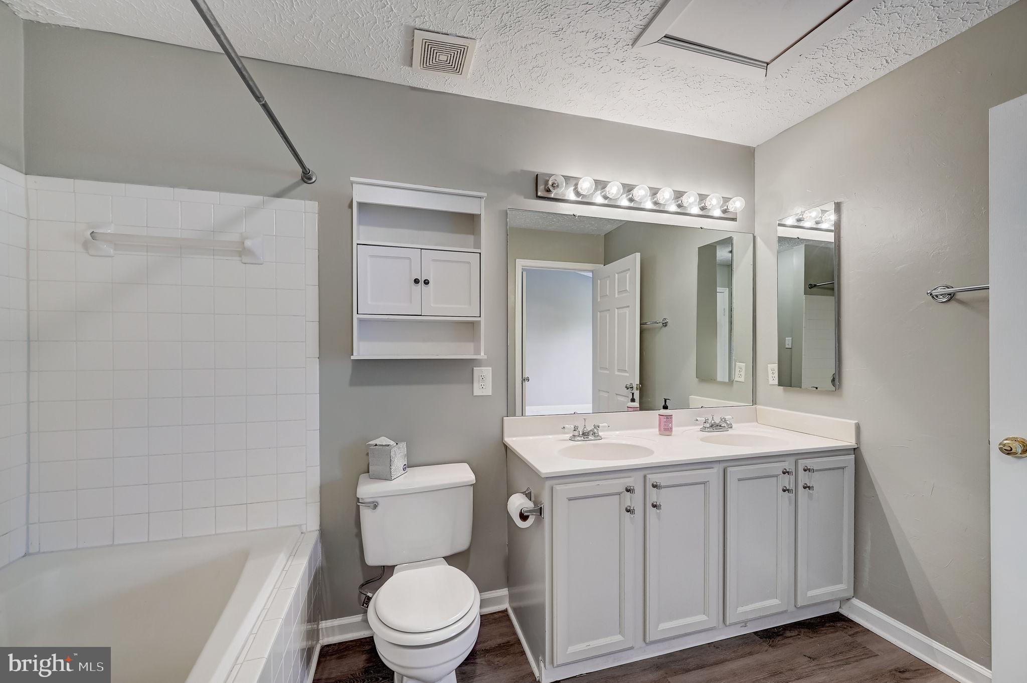 CONSTANT FRIENDSHIP - Residential