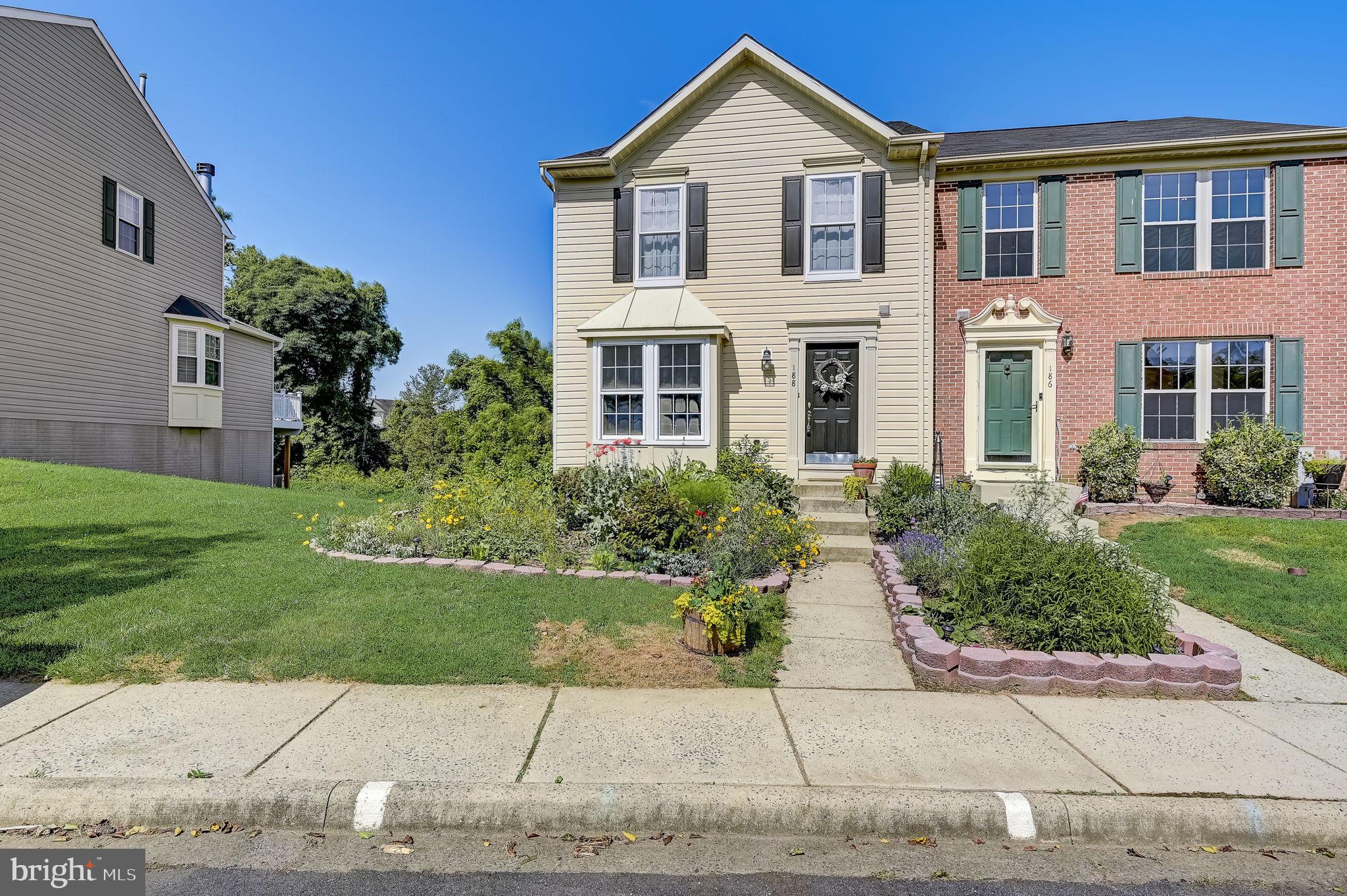 CONSTANT FRIENDSHIP - Residential