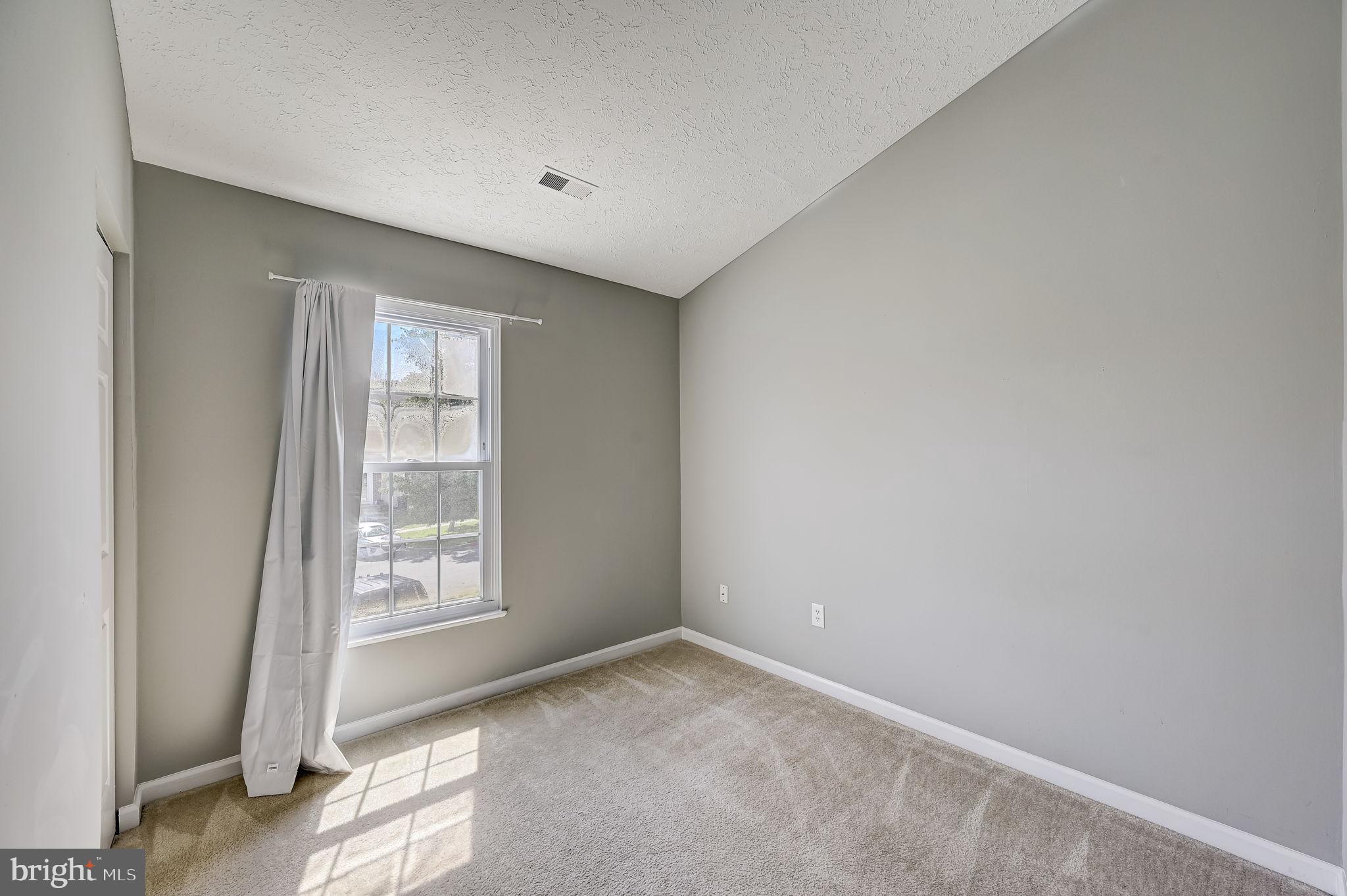 CONSTANT FRIENDSHIP - Residential