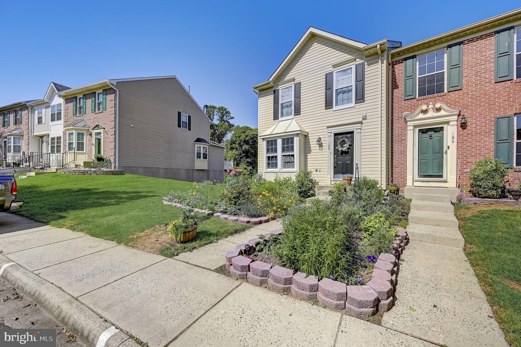 CONSTANT FRIENDSHIP - Residential