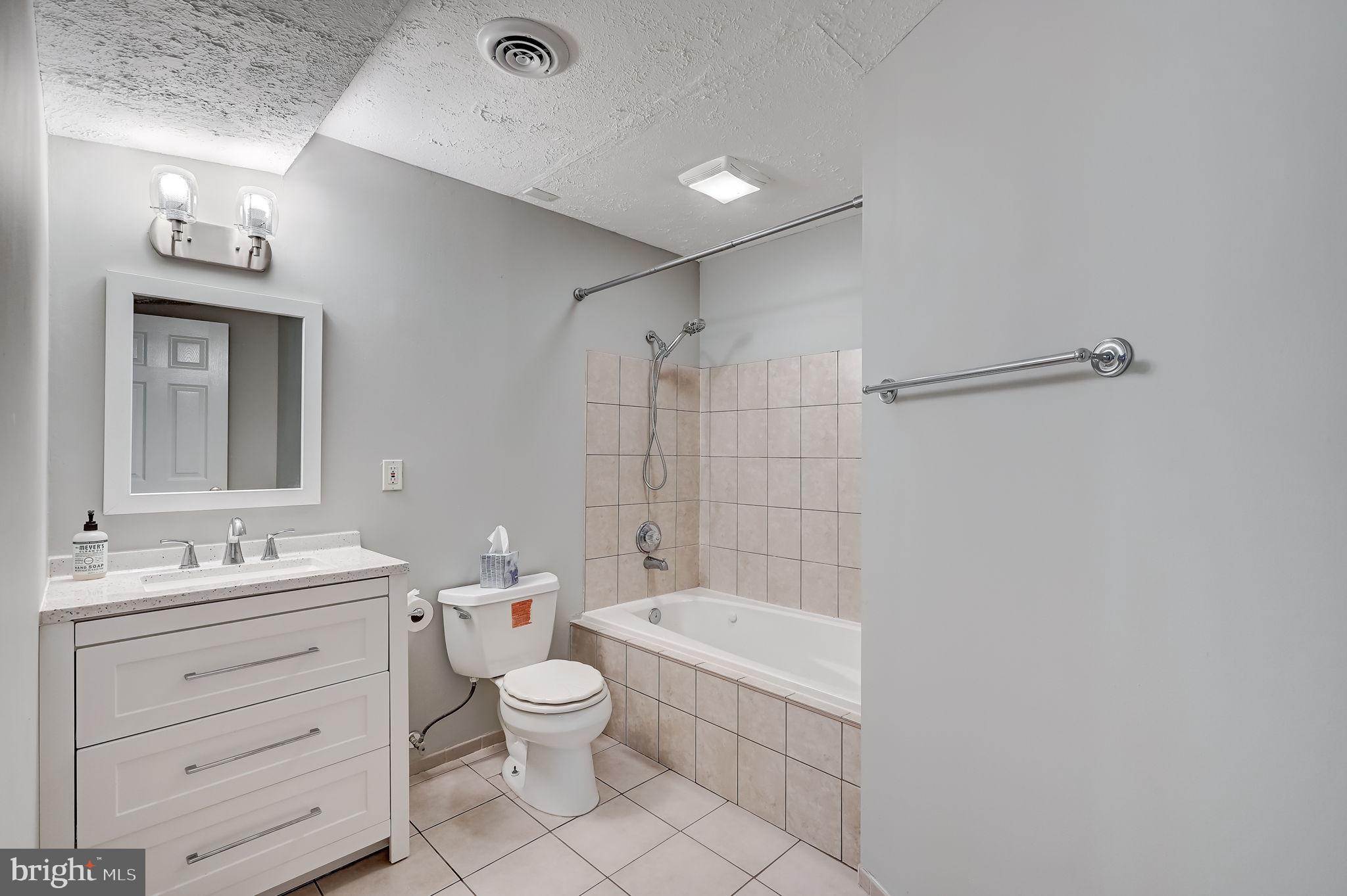 CONSTANT FRIENDSHIP - Residential