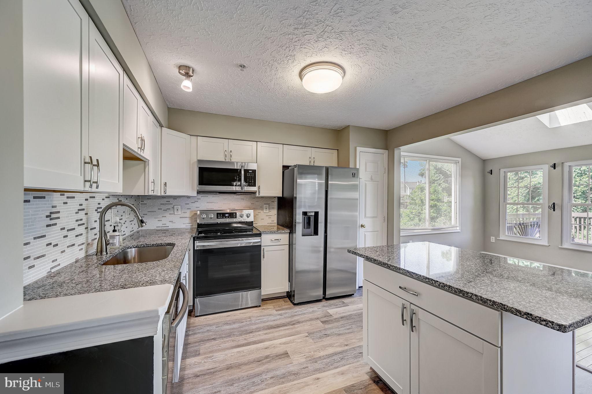 CONSTANT FRIENDSHIP - Residential