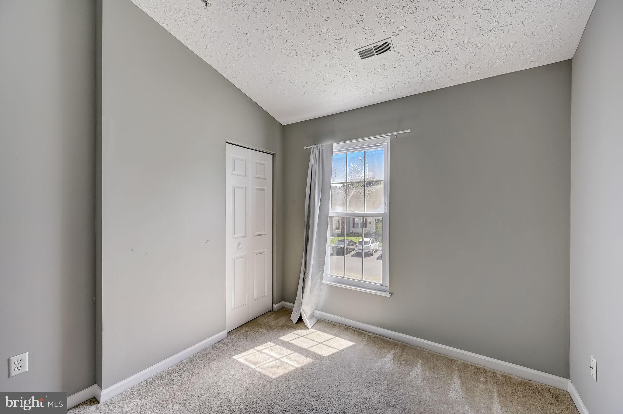 CONSTANT FRIENDSHIP - Residential