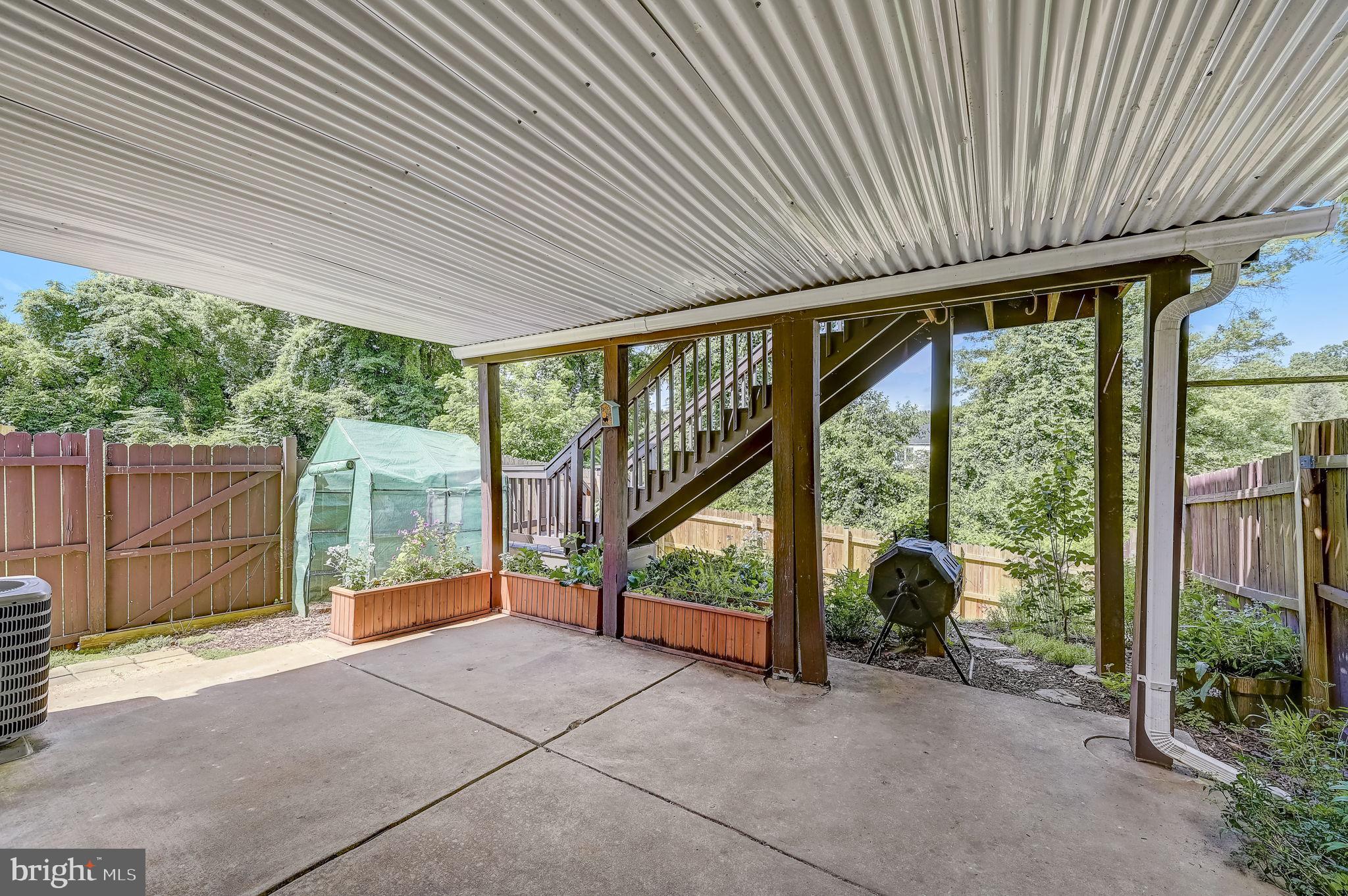 CONSTANT FRIENDSHIP - Residential