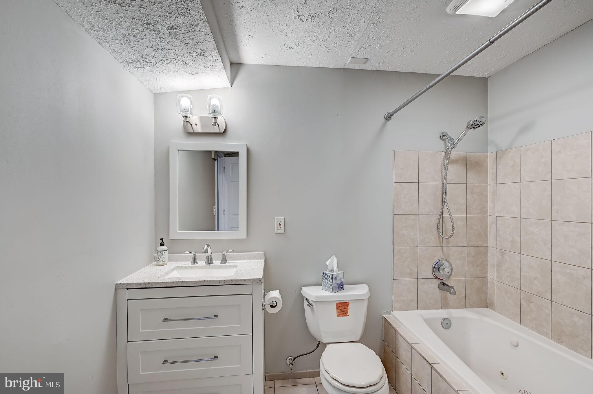 CONSTANT FRIENDSHIP - Residential