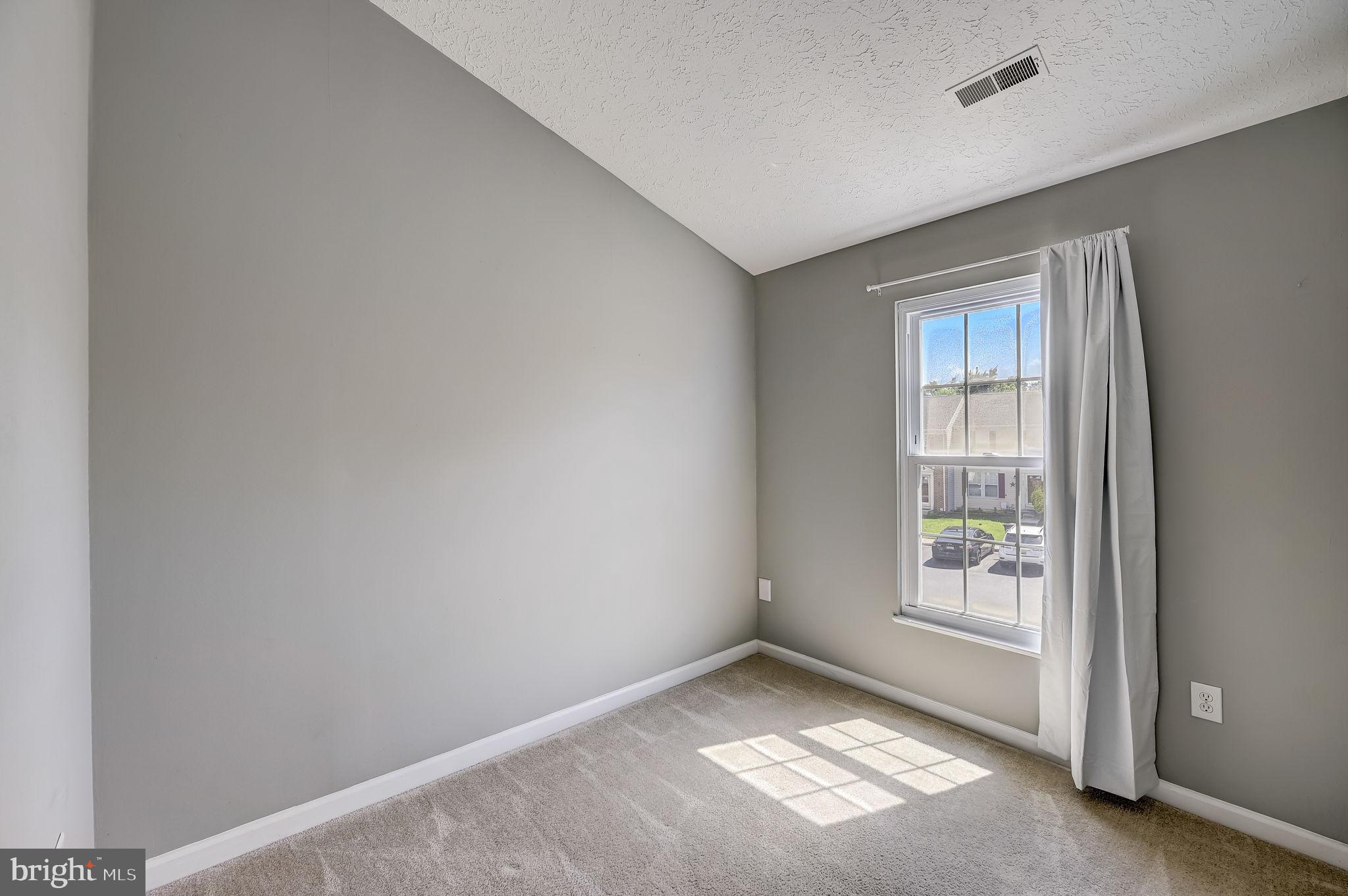 CONSTANT FRIENDSHIP - Residential