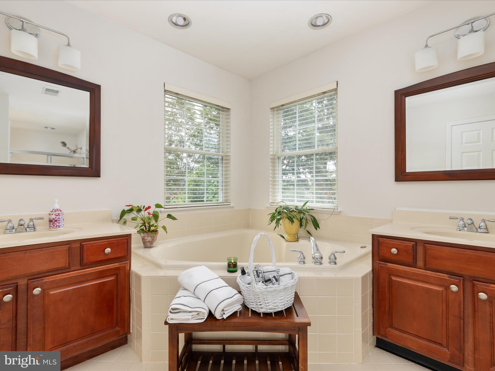 WOODLEA MANOR - Residential