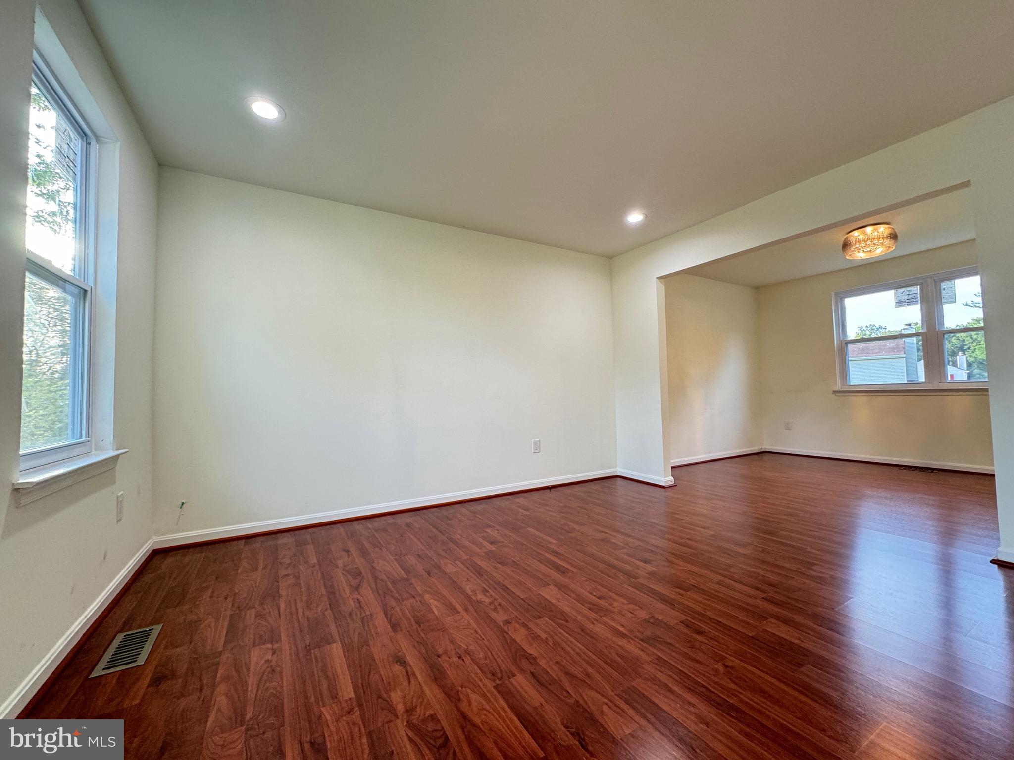 HUNTING WOODS - Residential