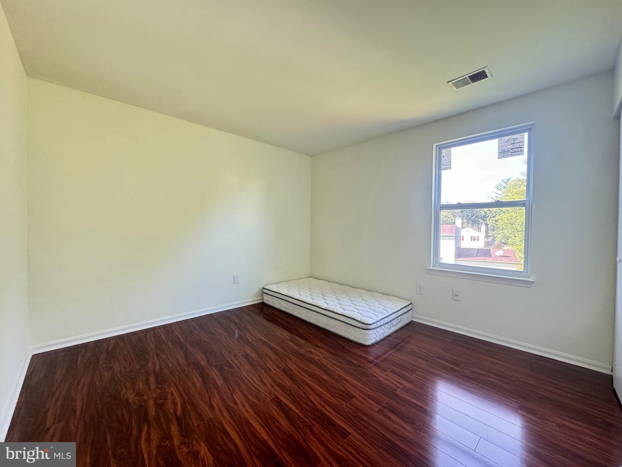 HUNTING WOODS - Residential