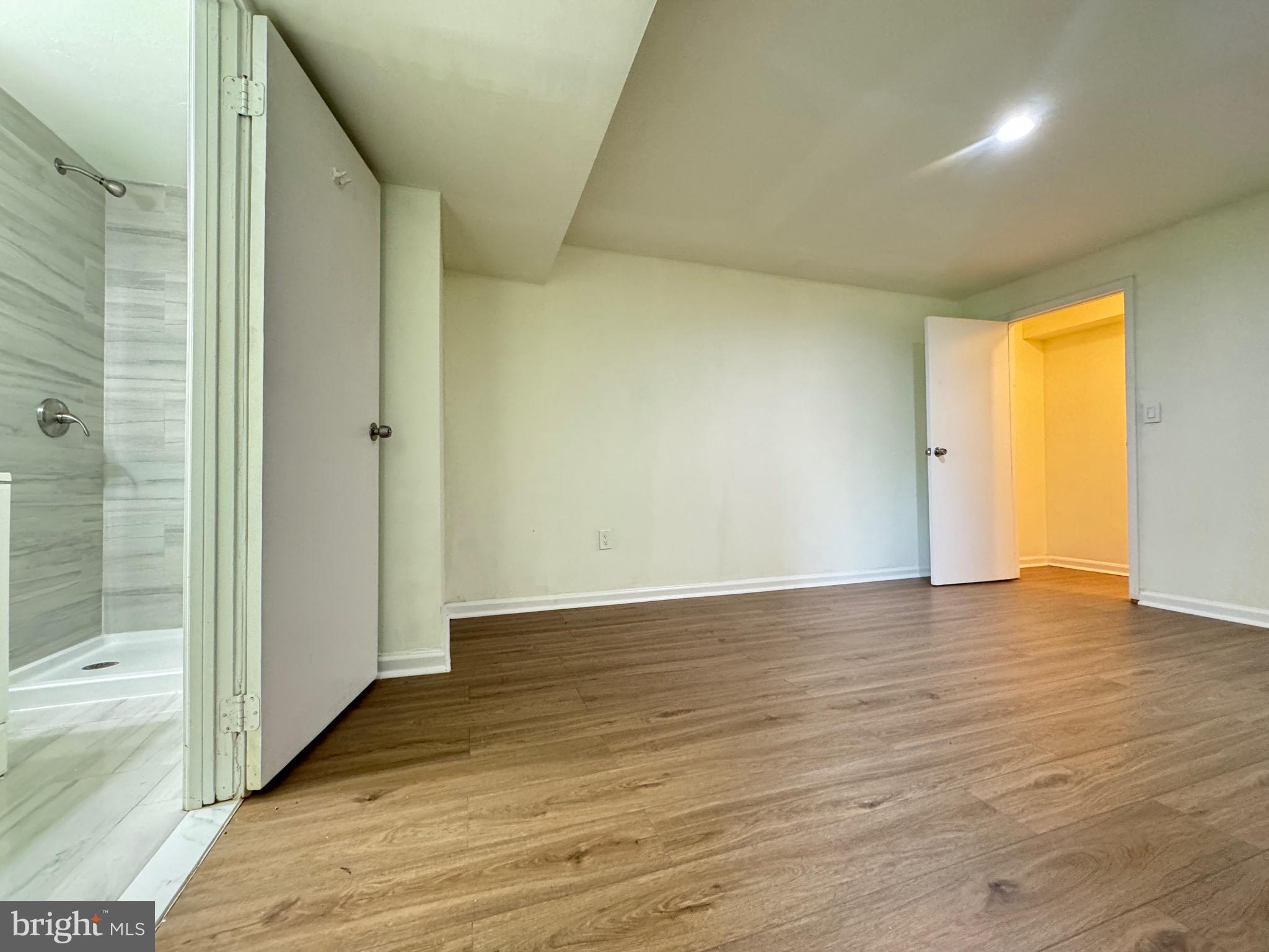 HUNTING WOODS - Residential