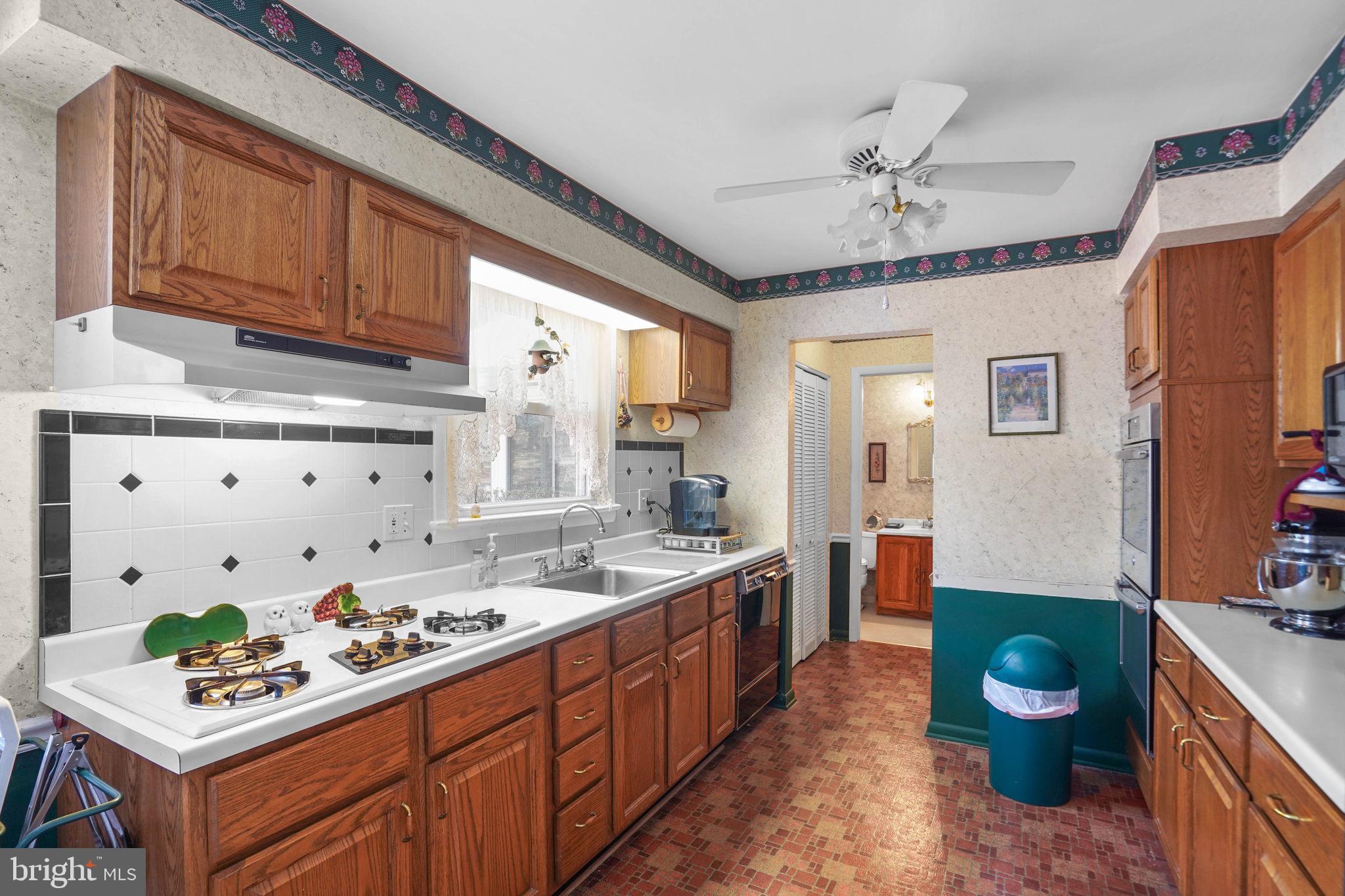 SHERWOOD FOREST MANOR - Residential