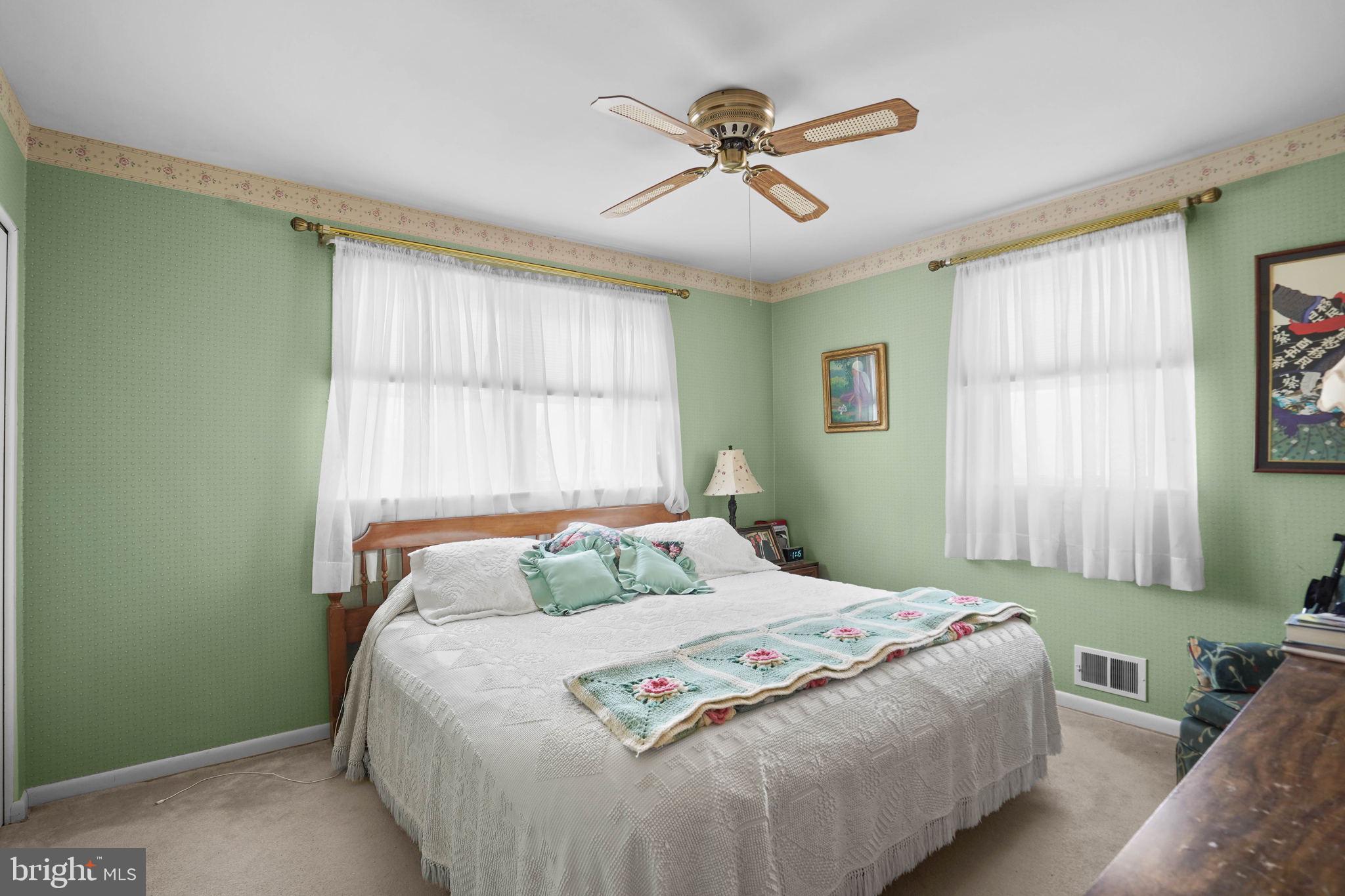 SHERWOOD FOREST MANOR - Residential