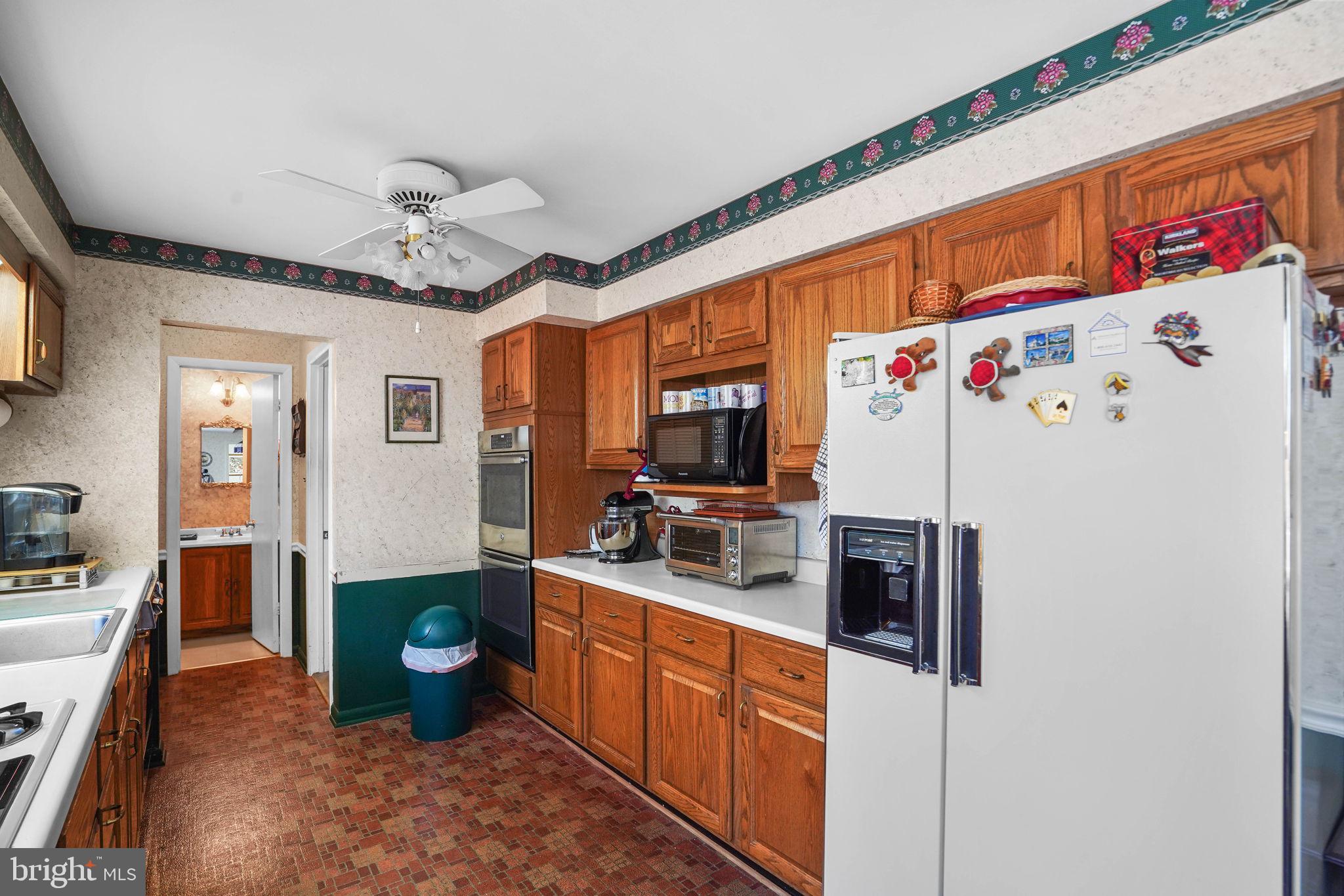 SHERWOOD FOREST MANOR - Residential