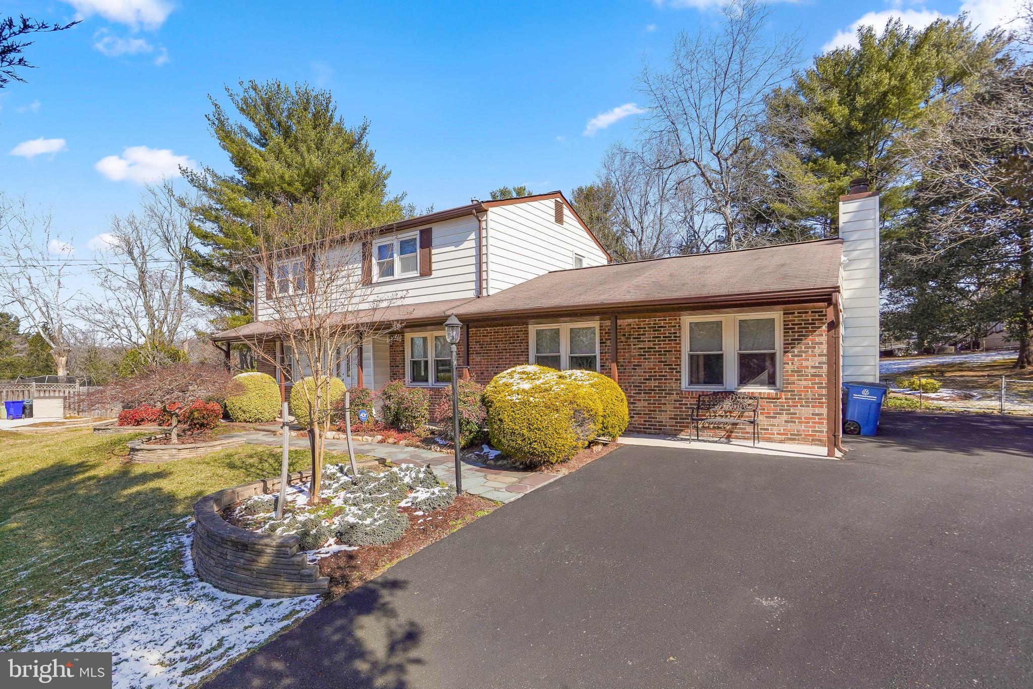 SHERWOOD FOREST MANOR - Residential