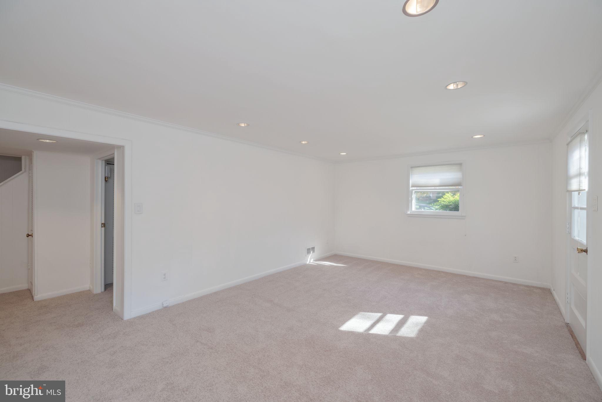 NORTH SPRINGFIELD - Residential Lease