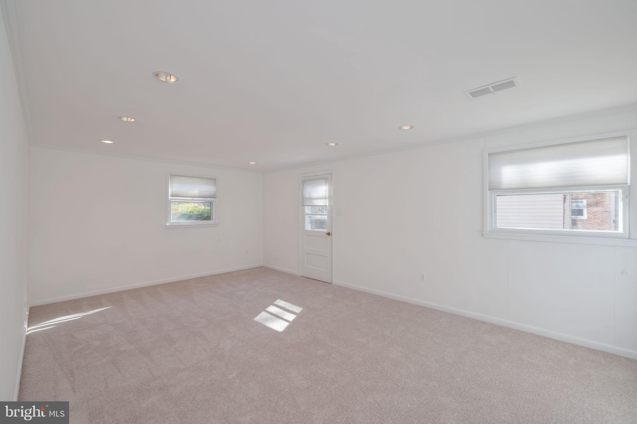 NORTH SPRINGFIELD - Residential Lease