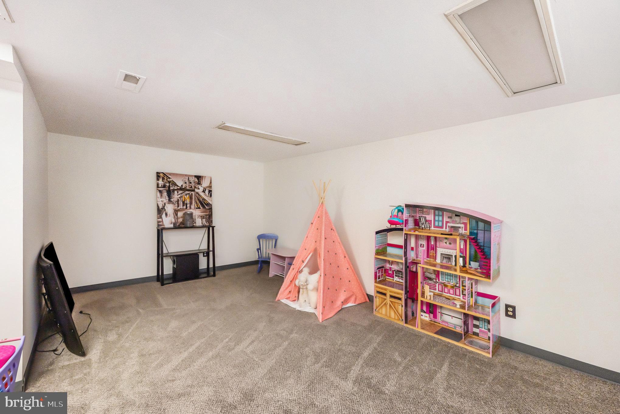 NORTHRIDGE ESTATES - Residential