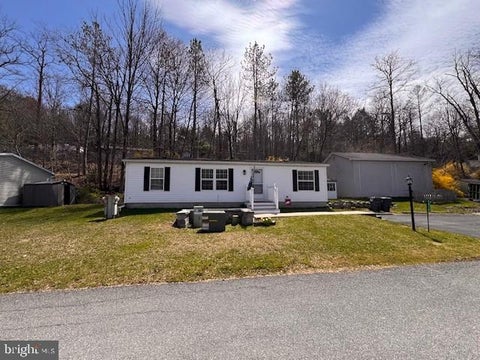 Mobile Home For Sale - 1215 Blue Mountain Circle<br/> Monroe County, SAYLORSBURG, PA 18353