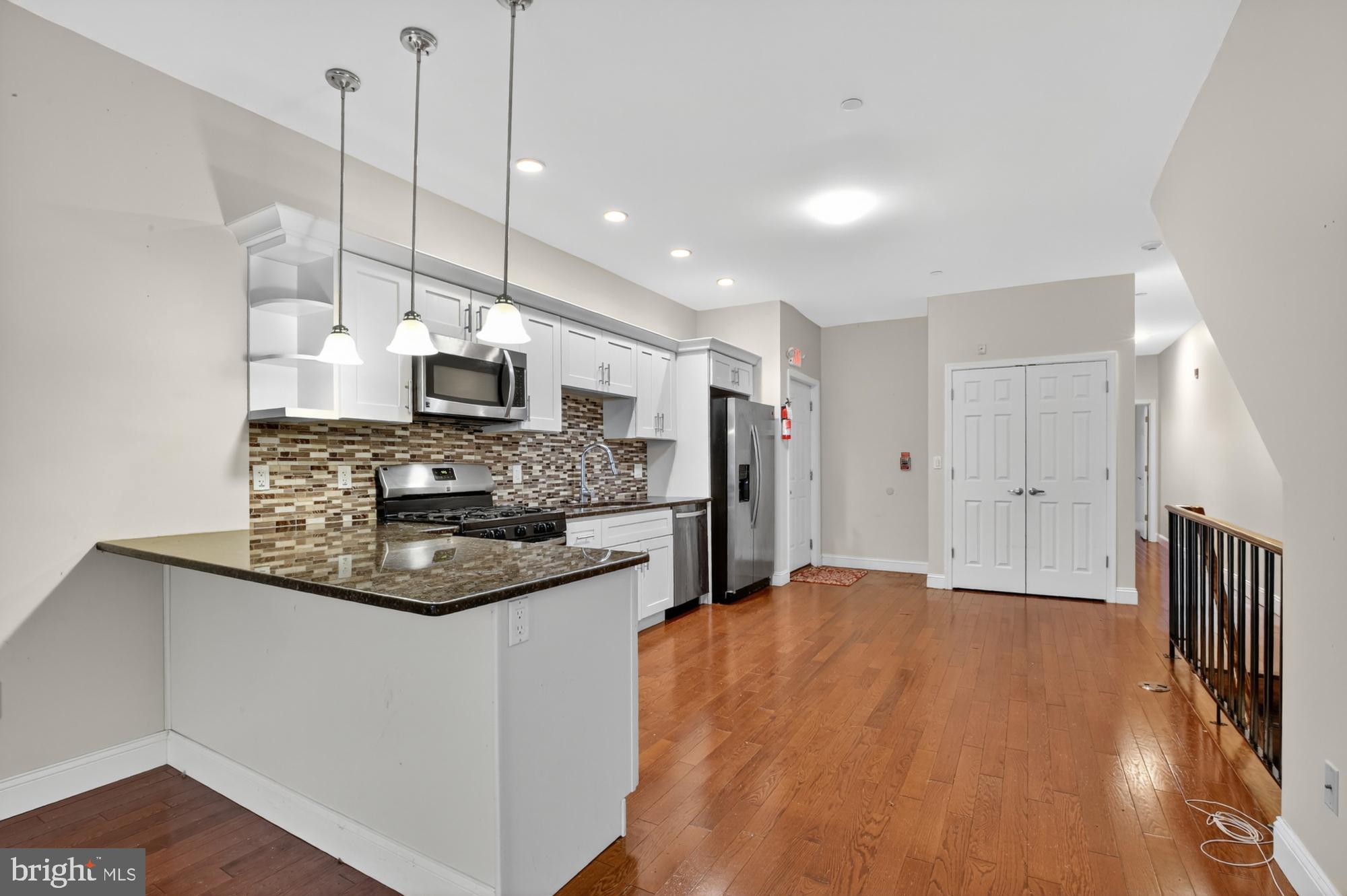 1802 E HUNTINGDON STREET 1