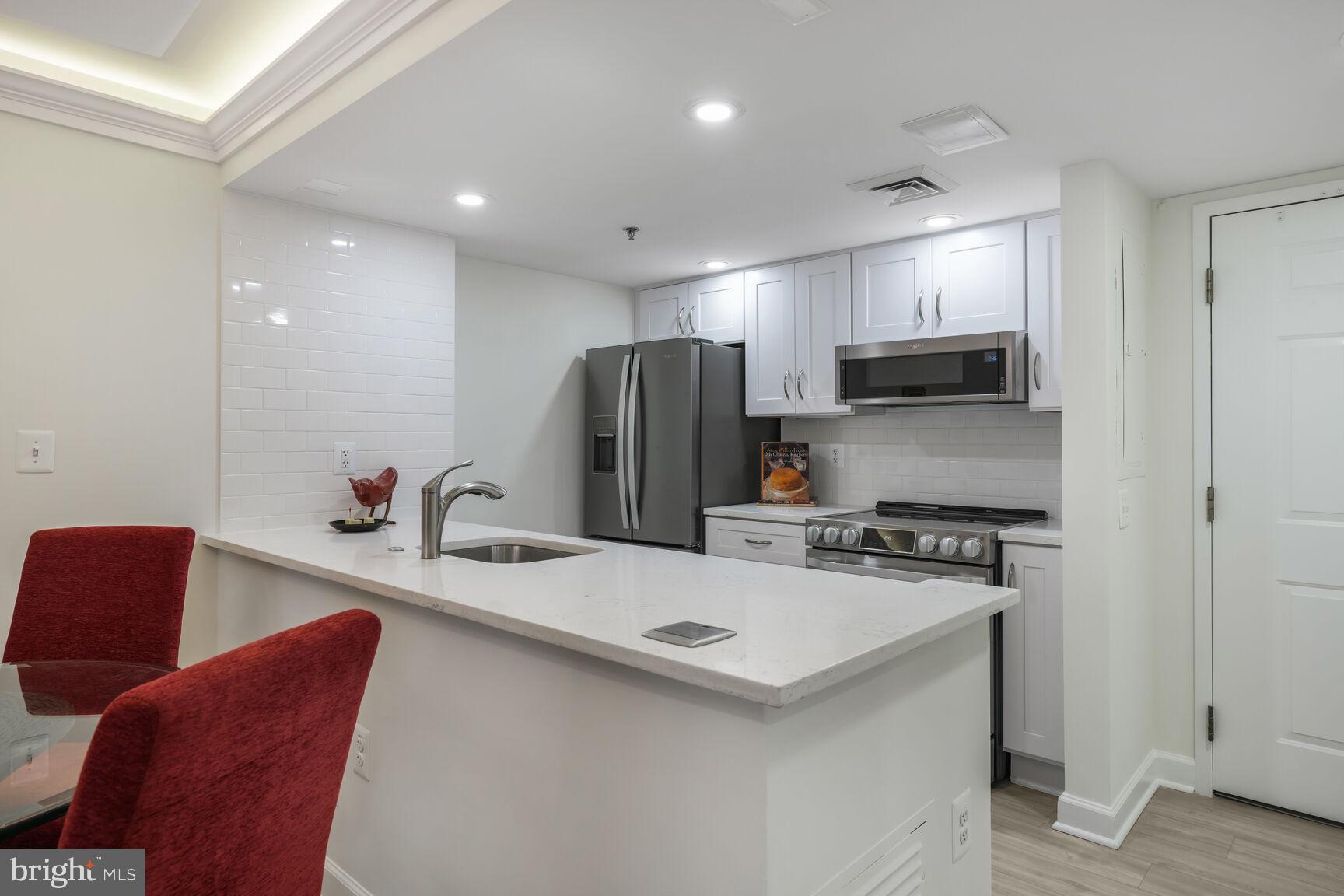 900 N TAYLOR STREET 727