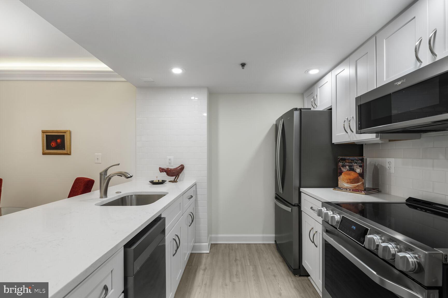 900 N TAYLOR STREET 727