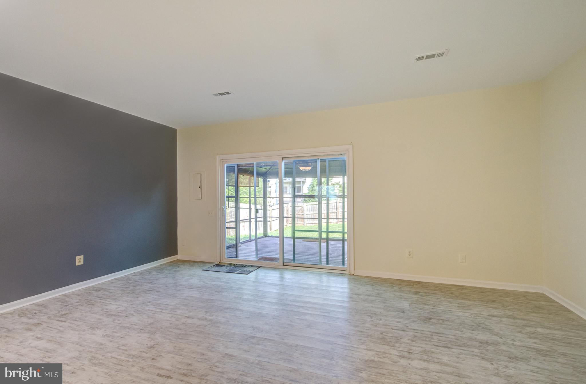 CARNABY SQUARE - Residential Lease