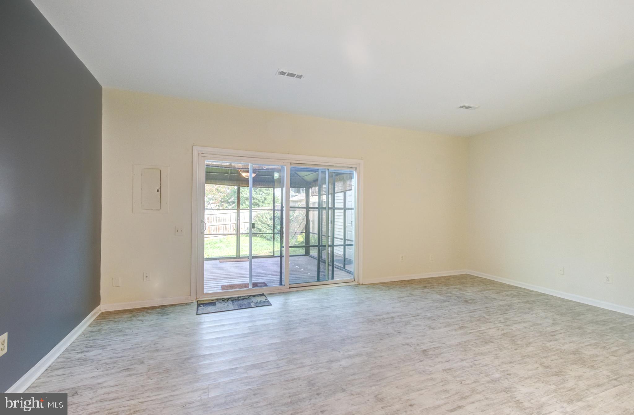 CARNABY SQUARE - Residential Lease