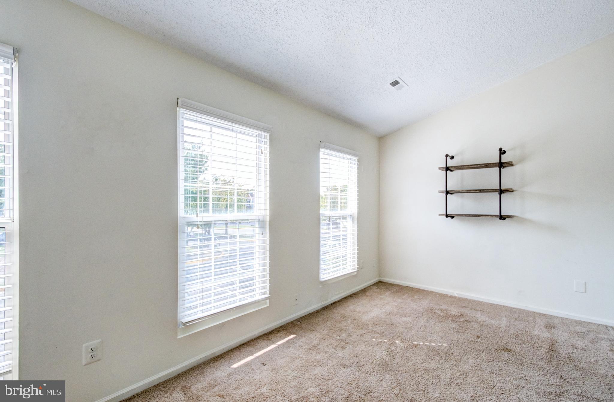 CARNABY SQUARE - Residential Lease