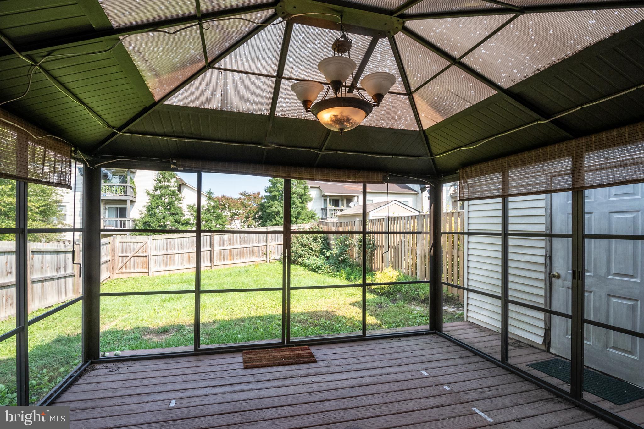 CARNABY SQUARE - Residential Lease