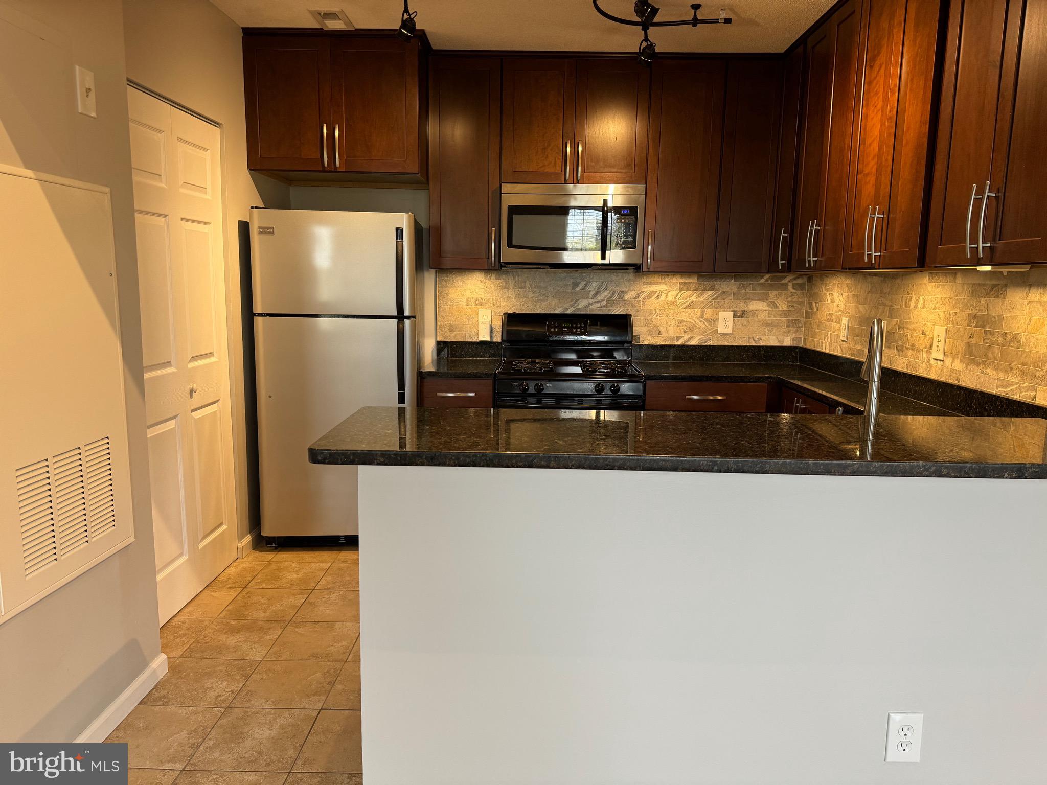 SOUTH GLEN - Residential Lease