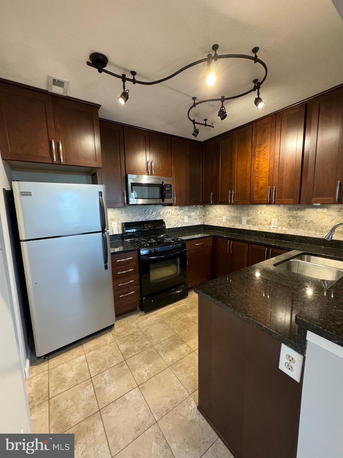 SOUTH GLEN - Residential Lease