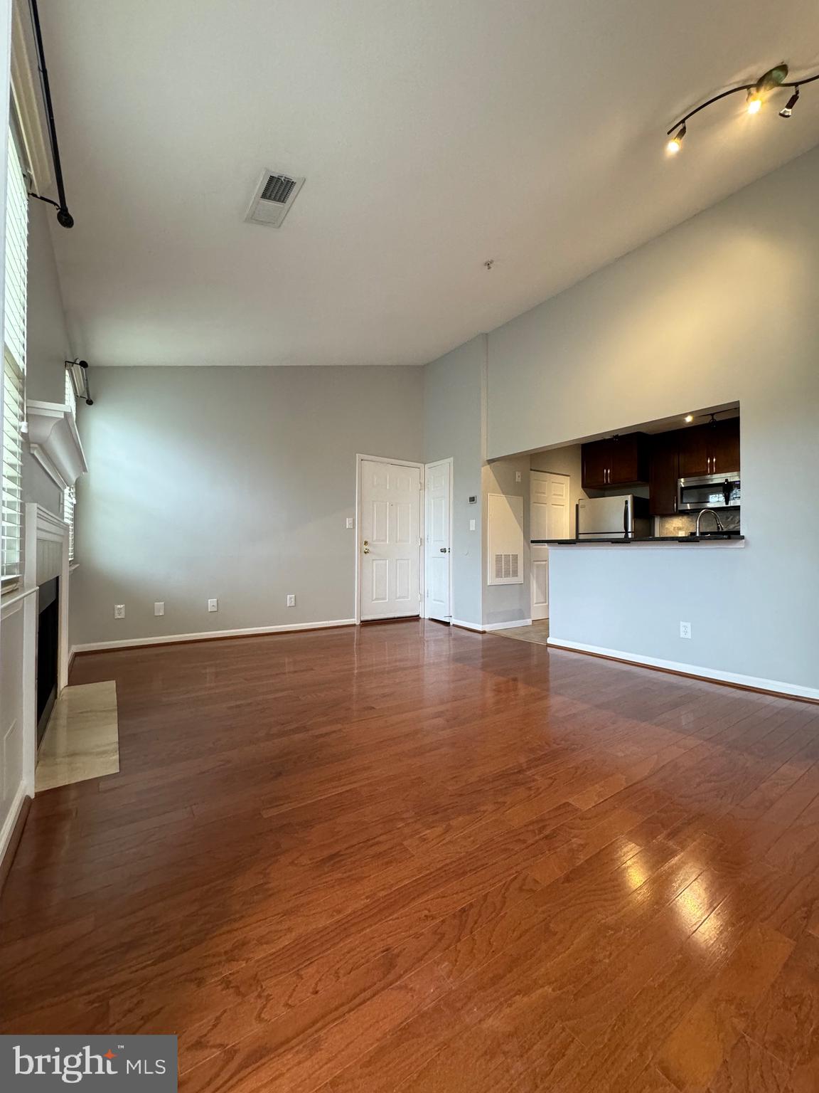 SOUTH GLEN - Residential Lease