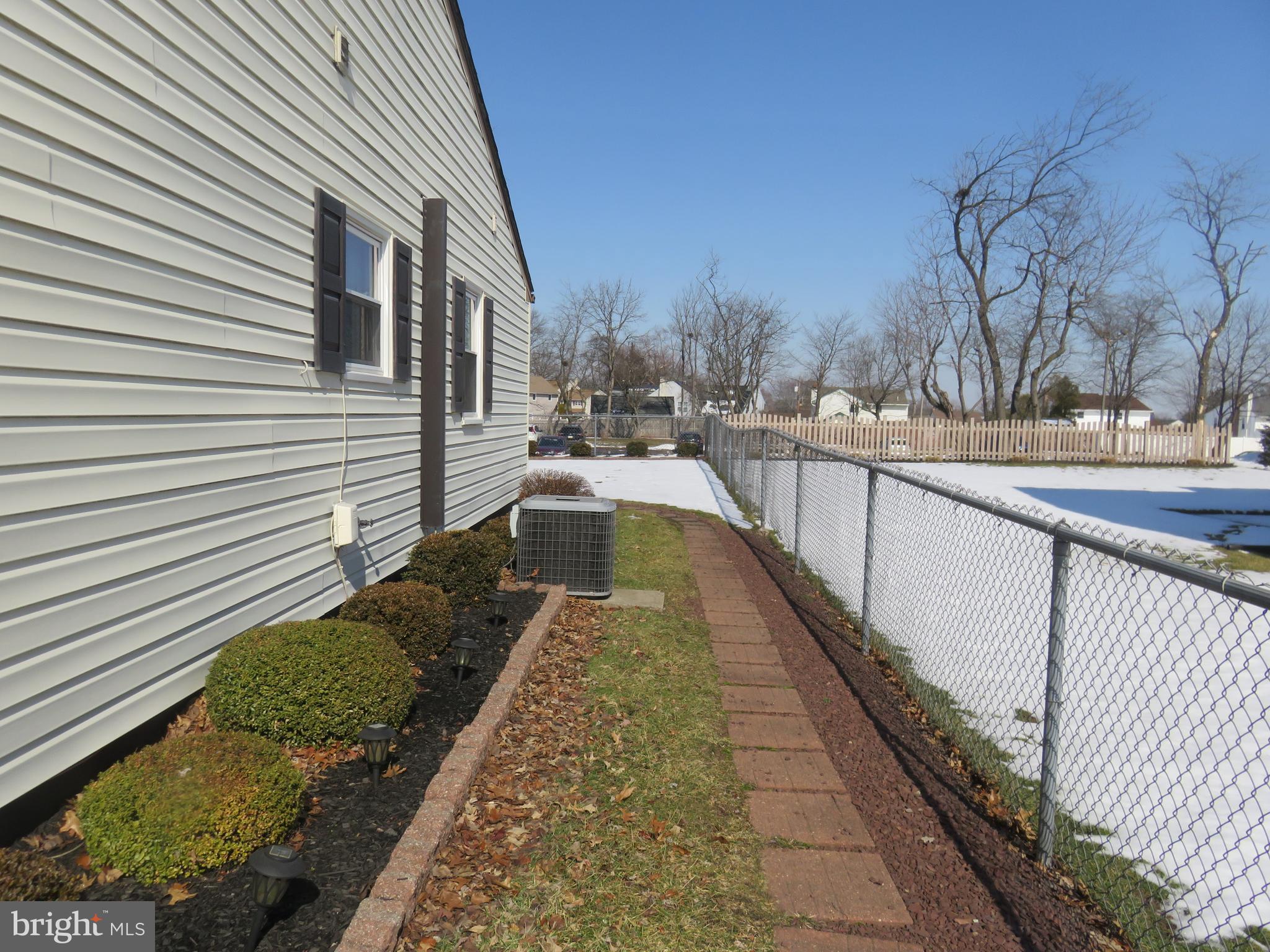 LAUREL HILLS - Residential