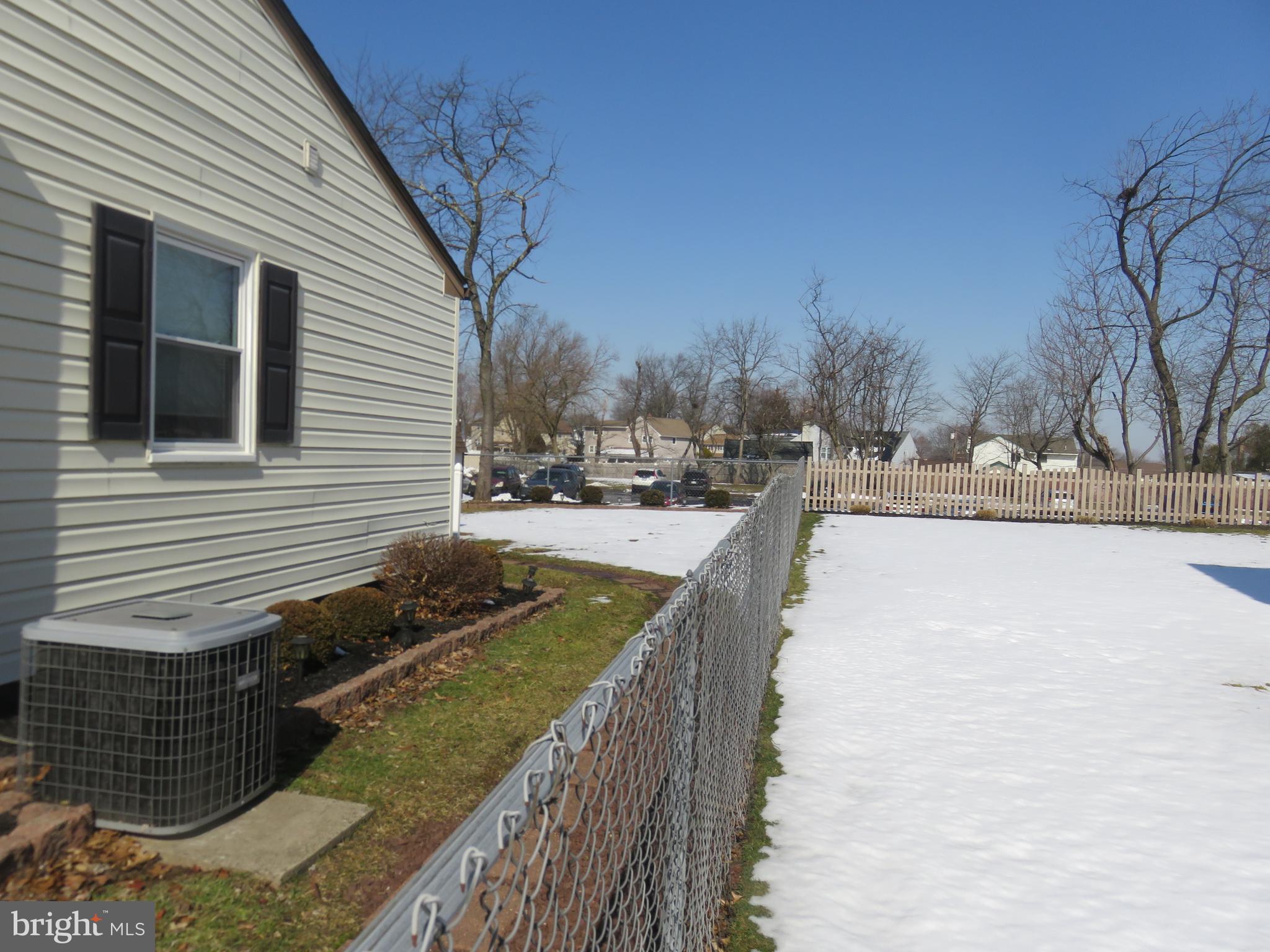 LAUREL HILLS - Residential