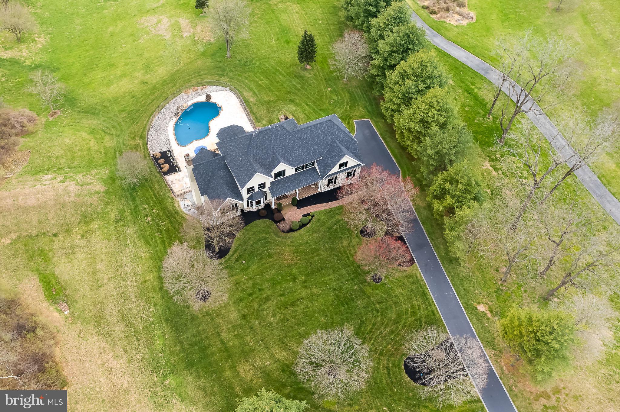 COUNTRY WALK - Residential