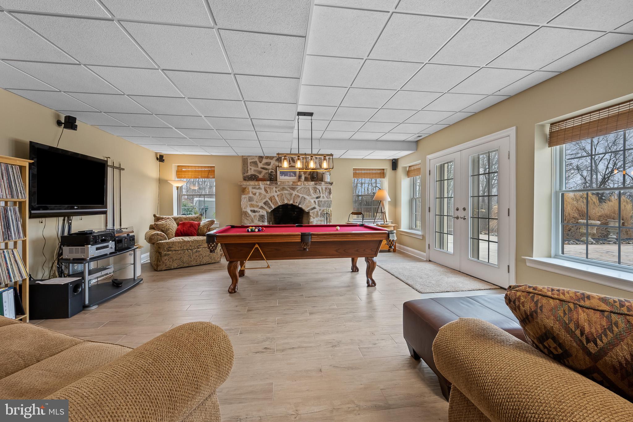 COUNTRY WALK - Residential