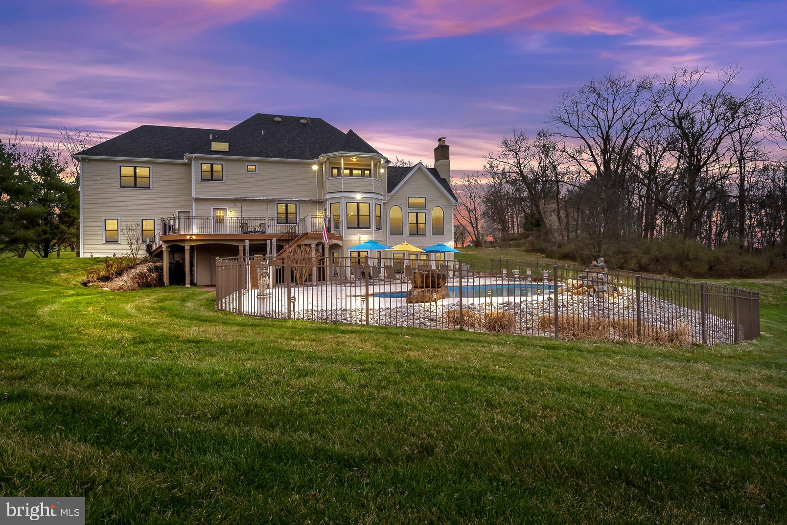 COUNTRY WALK - Residential