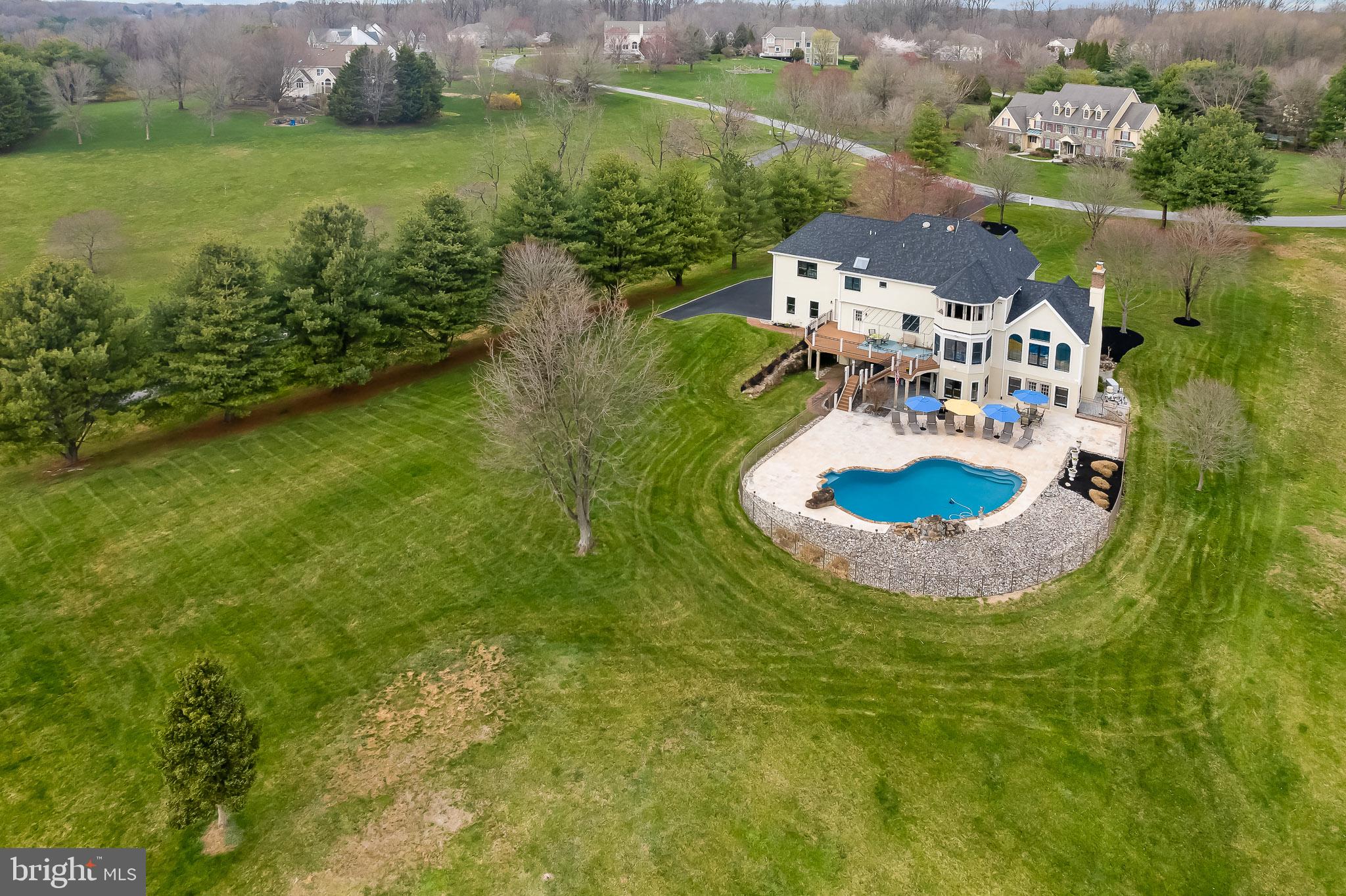 COUNTRY WALK - Residential