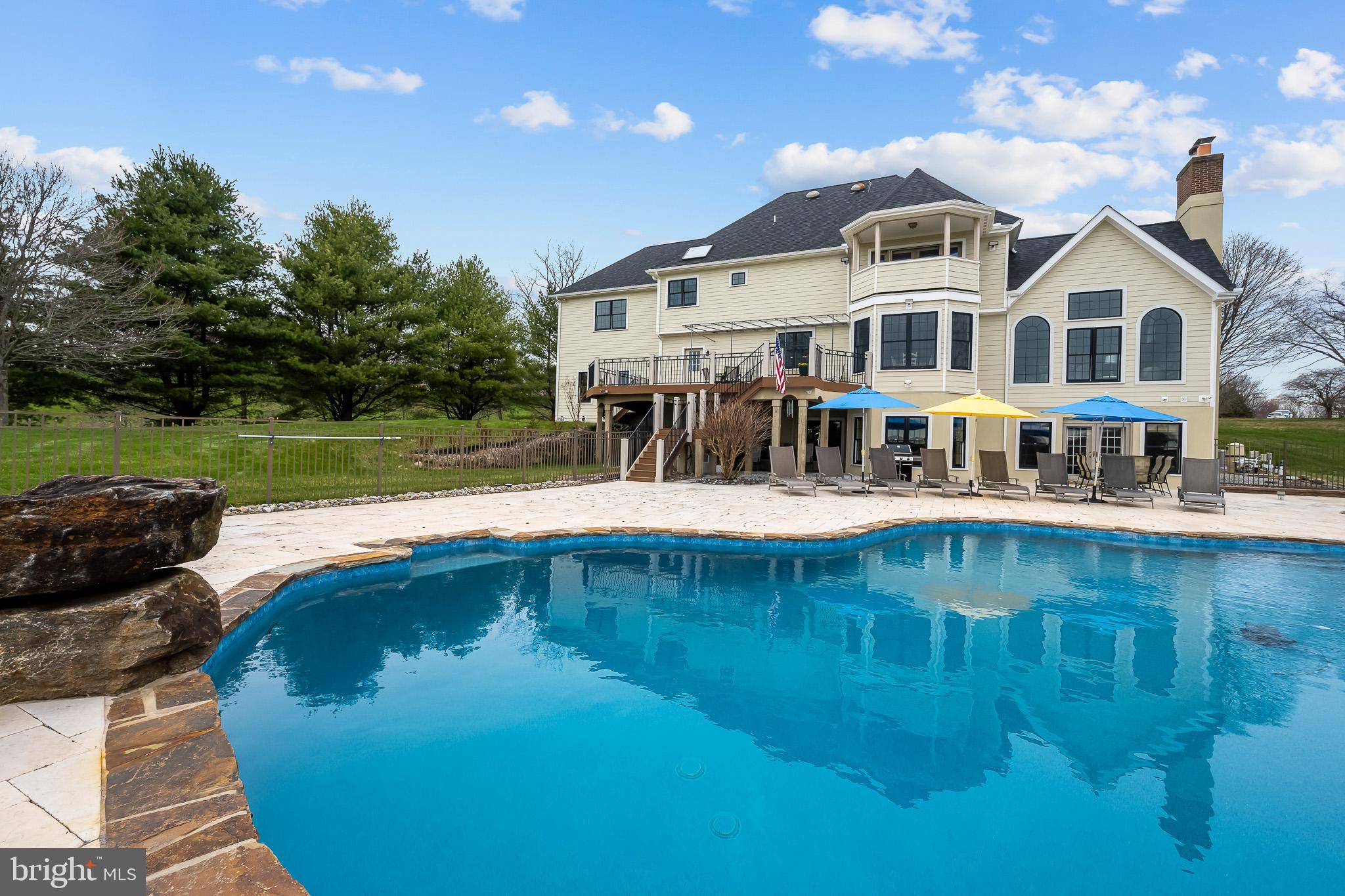 COUNTRY WALK - Residential