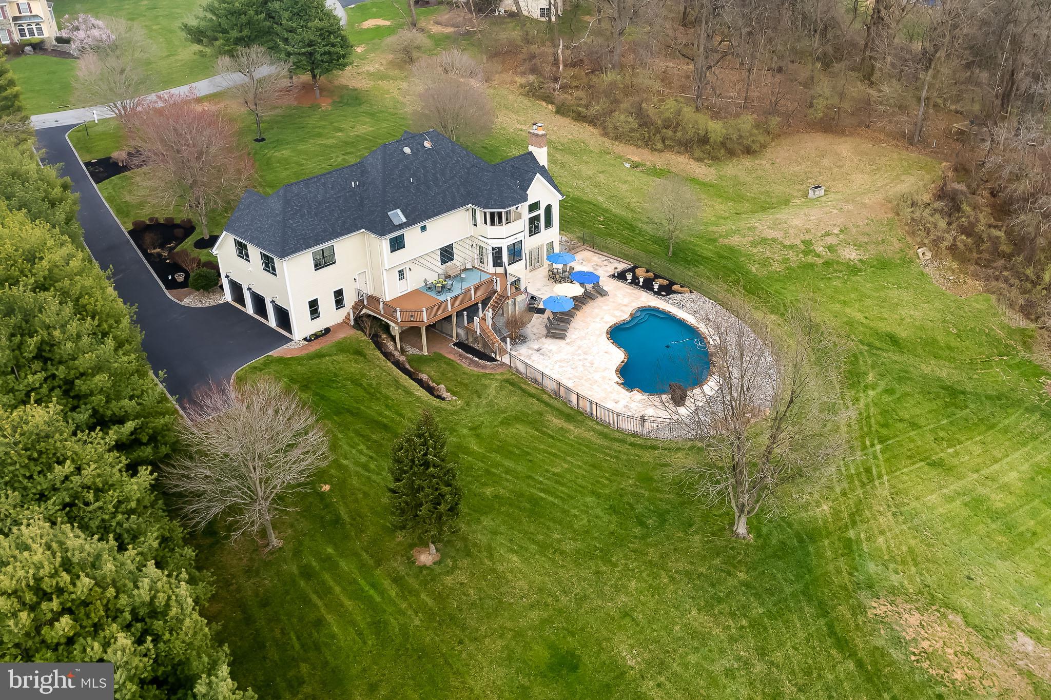 COUNTRY WALK - Residential