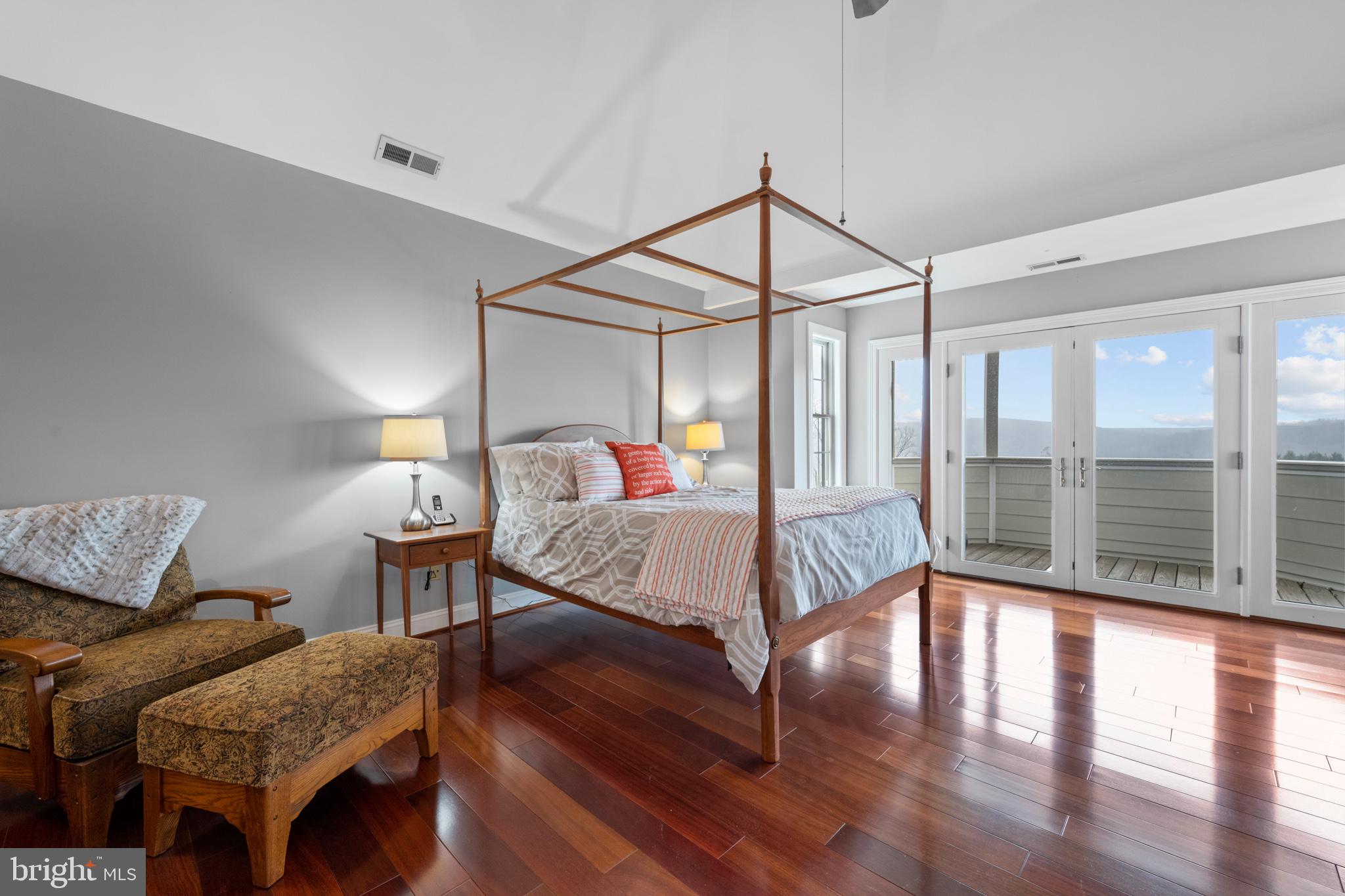 COUNTRY WALK - Residential