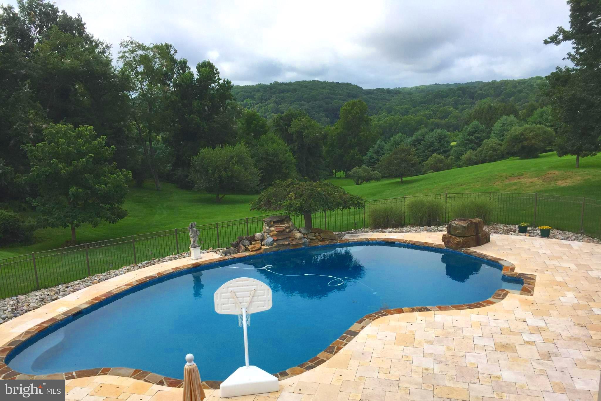 COUNTRY WALK - Residential