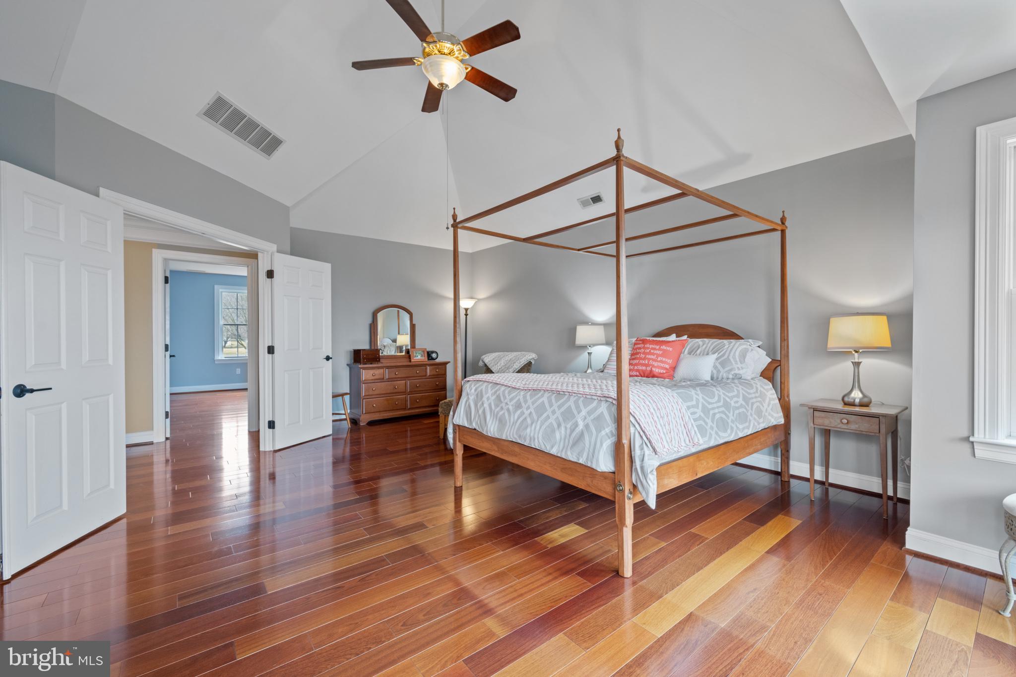 COUNTRY WALK - Residential