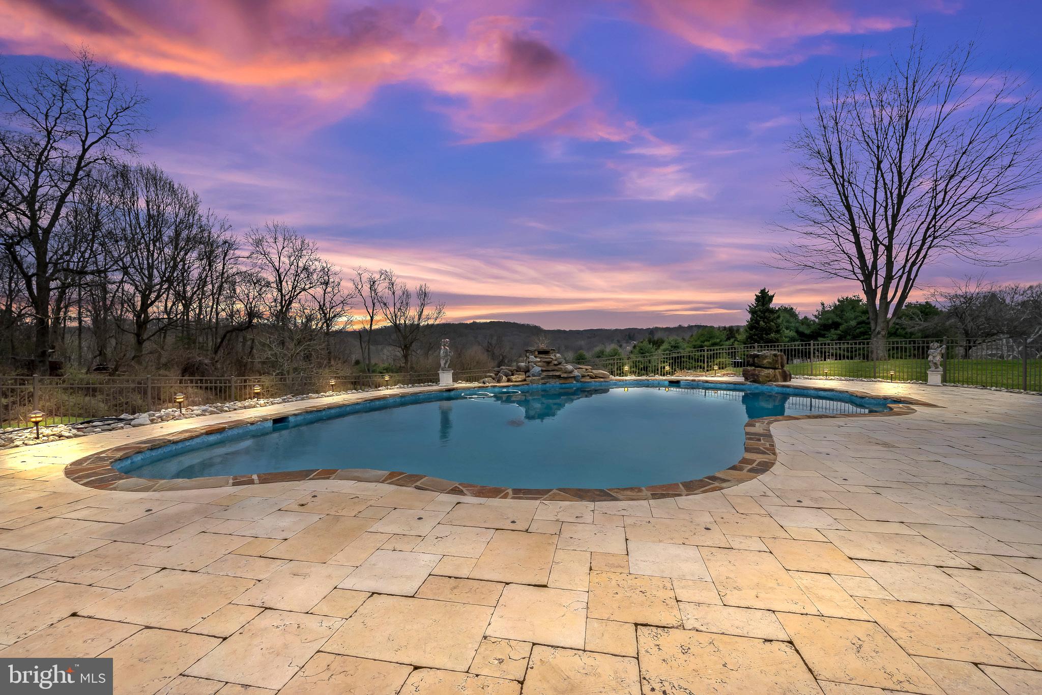 COUNTRY WALK - Residential