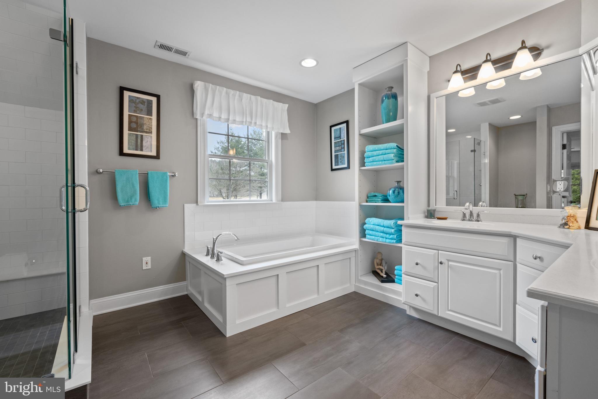 COUNTRY WALK - Residential