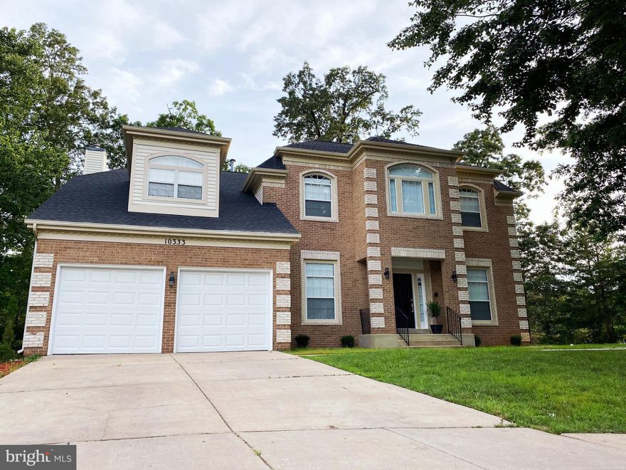 When you come to view, please wear masks and gloves, and remove shoes. Hand sanitizer will be provided.