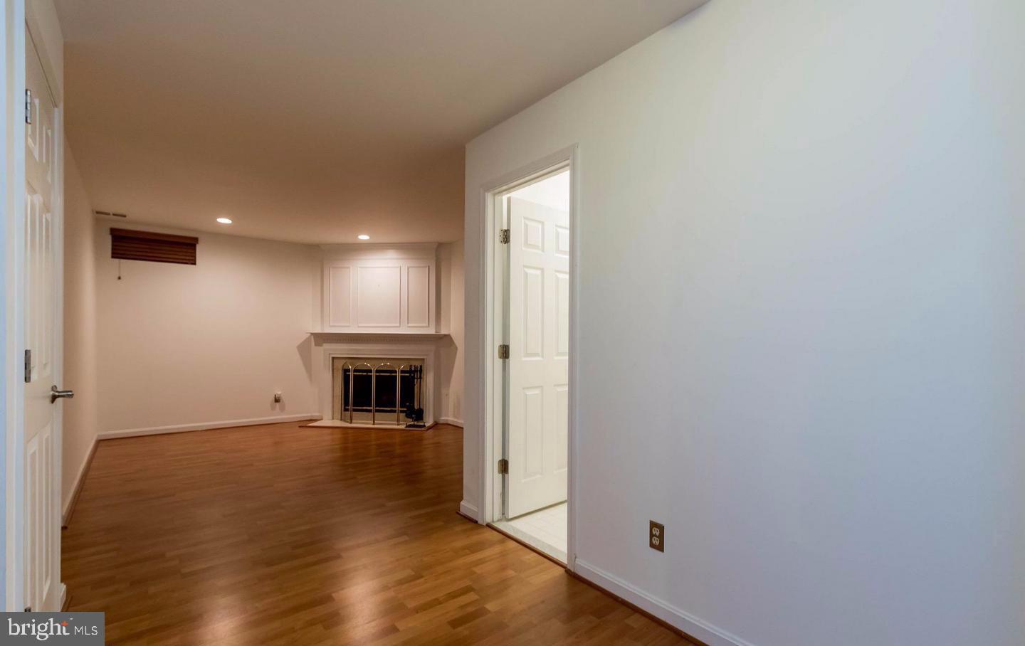 RIVER OAKS - Residential Lease